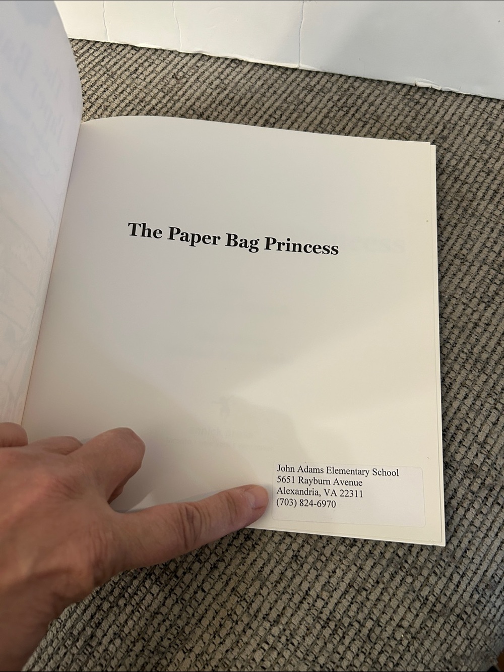 The Paper Bag Princess Children’s Book - by Robert Munsch girl dragon classic - Picture 5 of 8